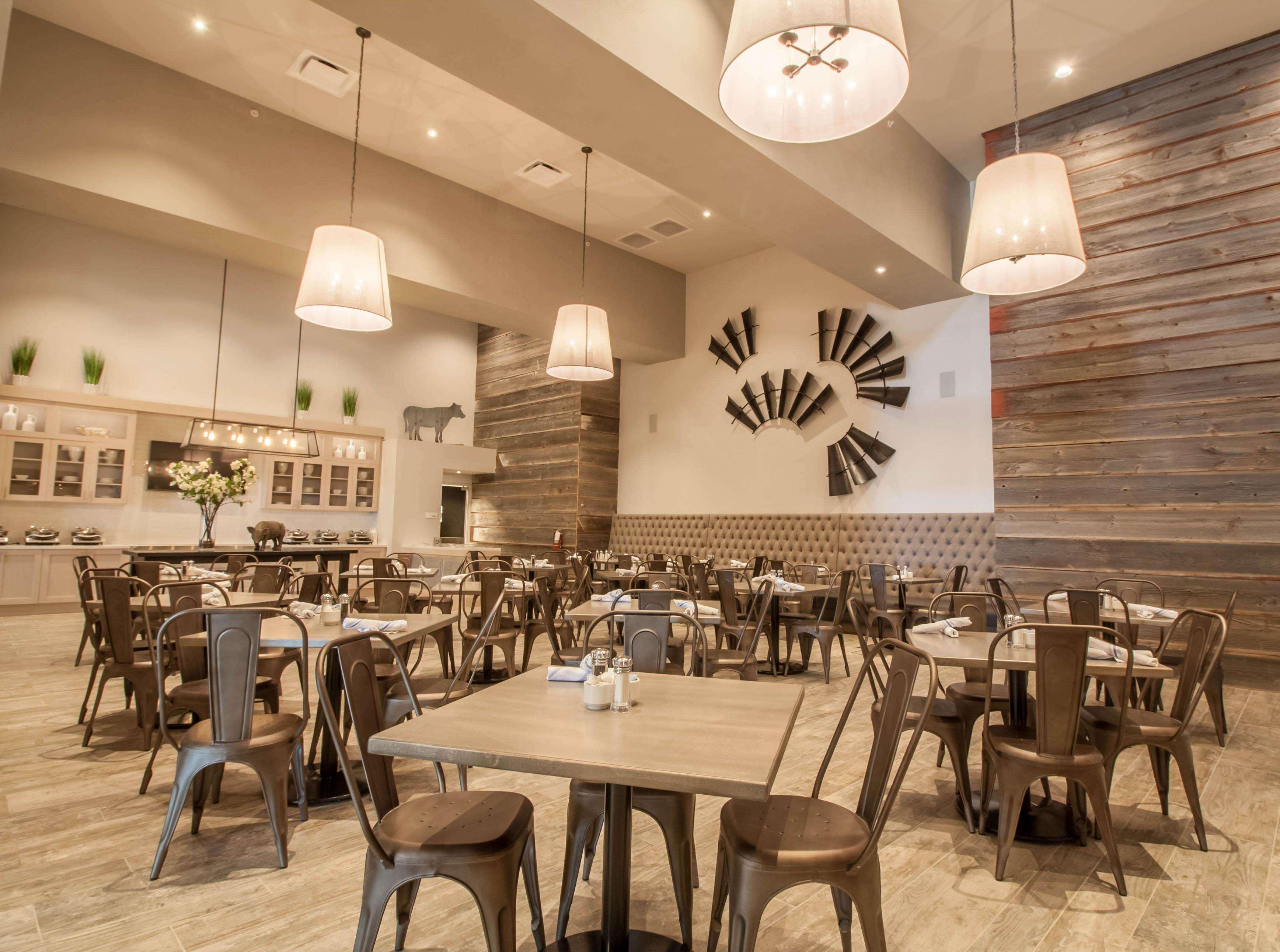Hotel Renovo Des Moines Urbandale,Tapestry Collection Hilton 외부 사진