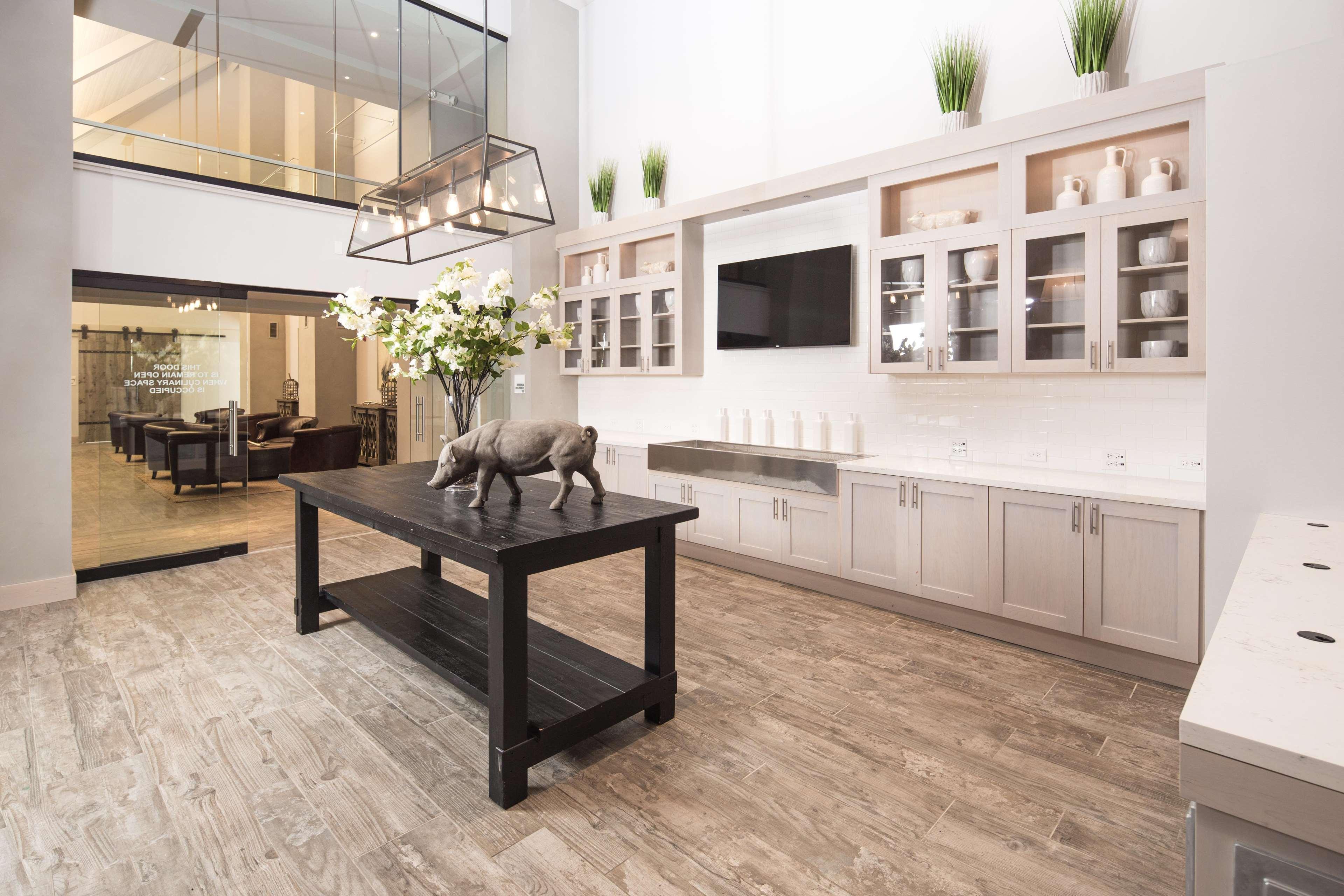 Hotel Renovo Des Moines Urbandale,Tapestry Collection Hilton 외부 사진