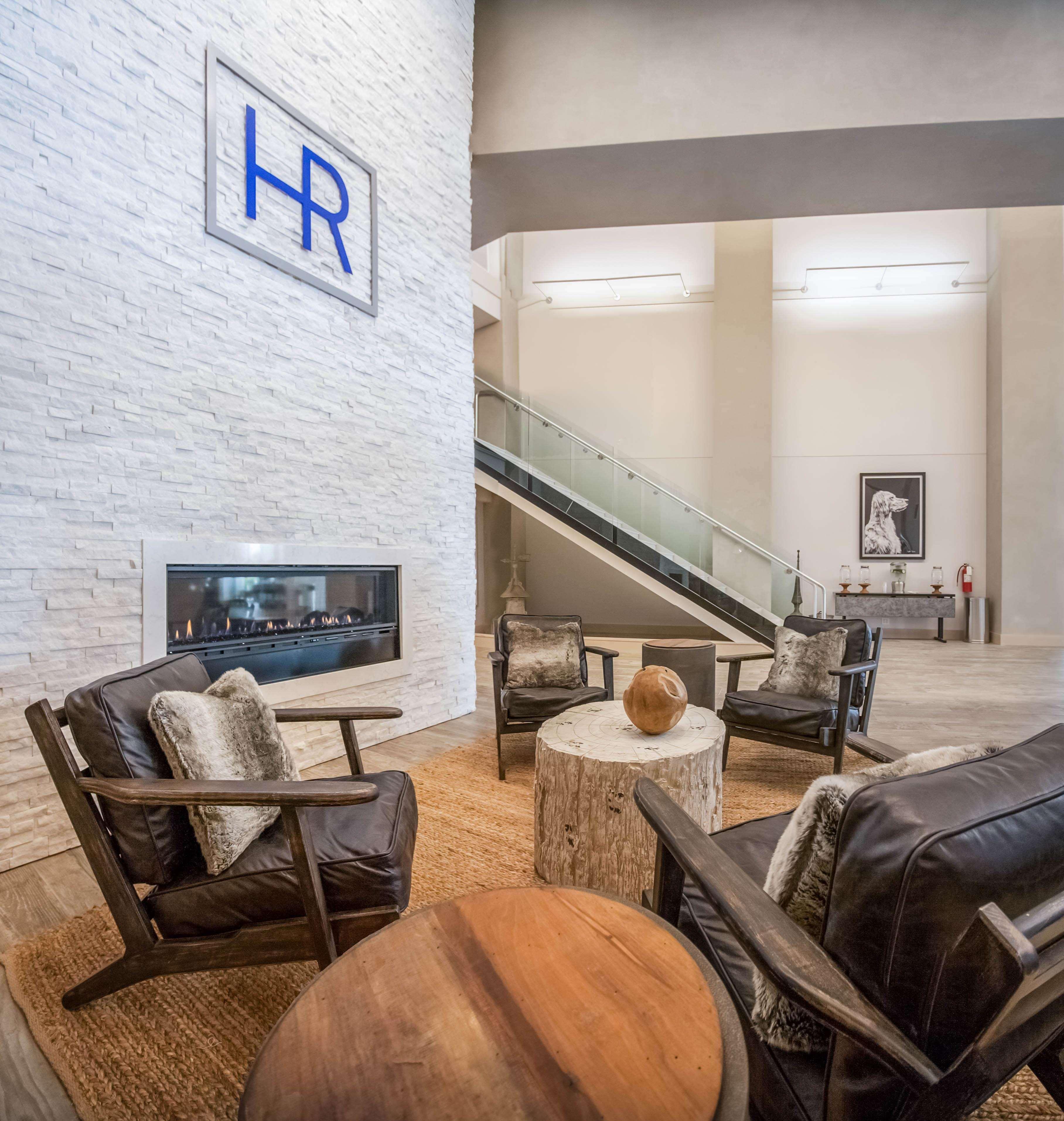 Hotel Renovo Des Moines Urbandale,Tapestry Collection Hilton 외부 사진