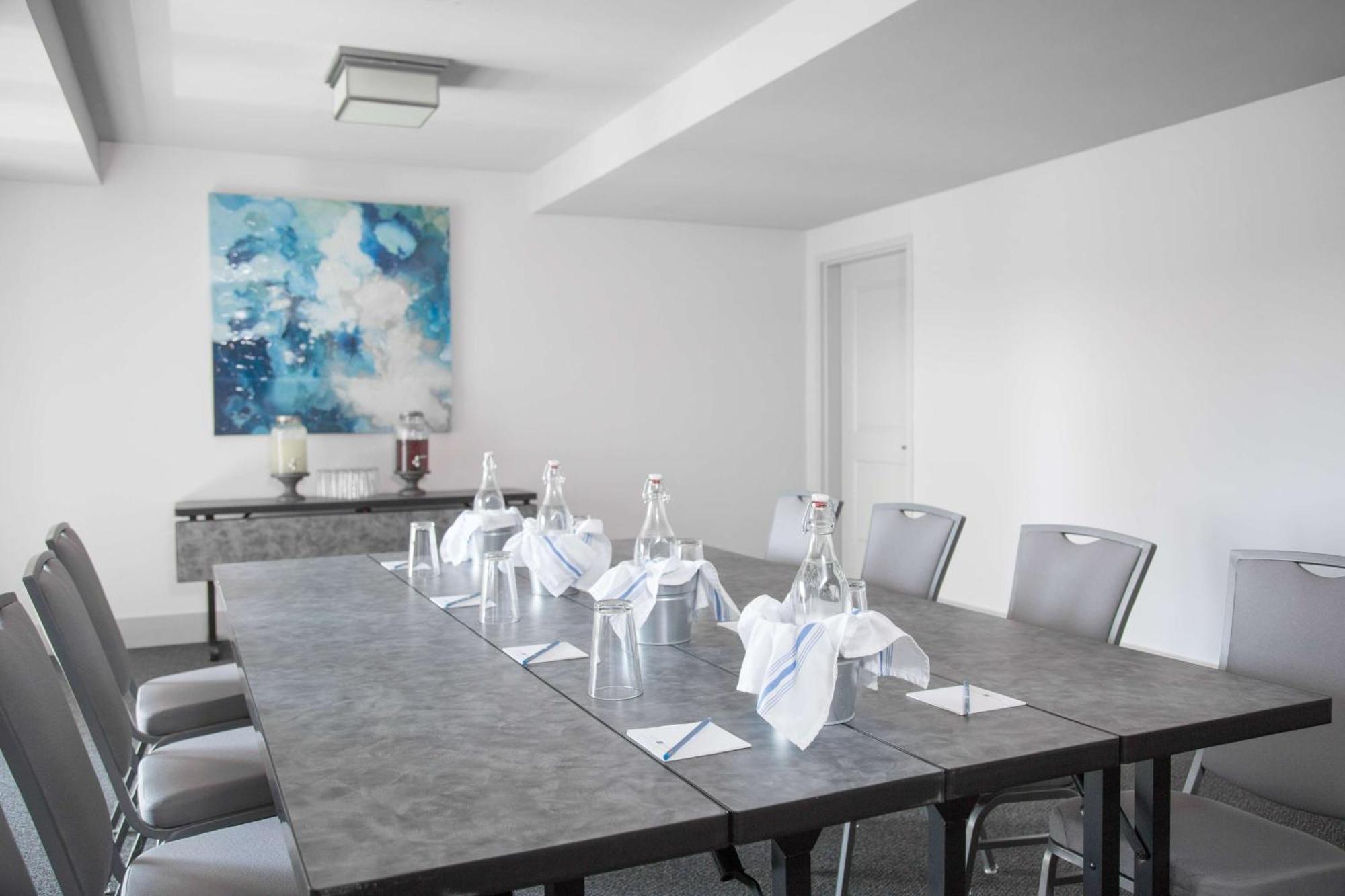 Hotel Renovo Des Moines Urbandale,Tapestry Collection Hilton 외부 사진