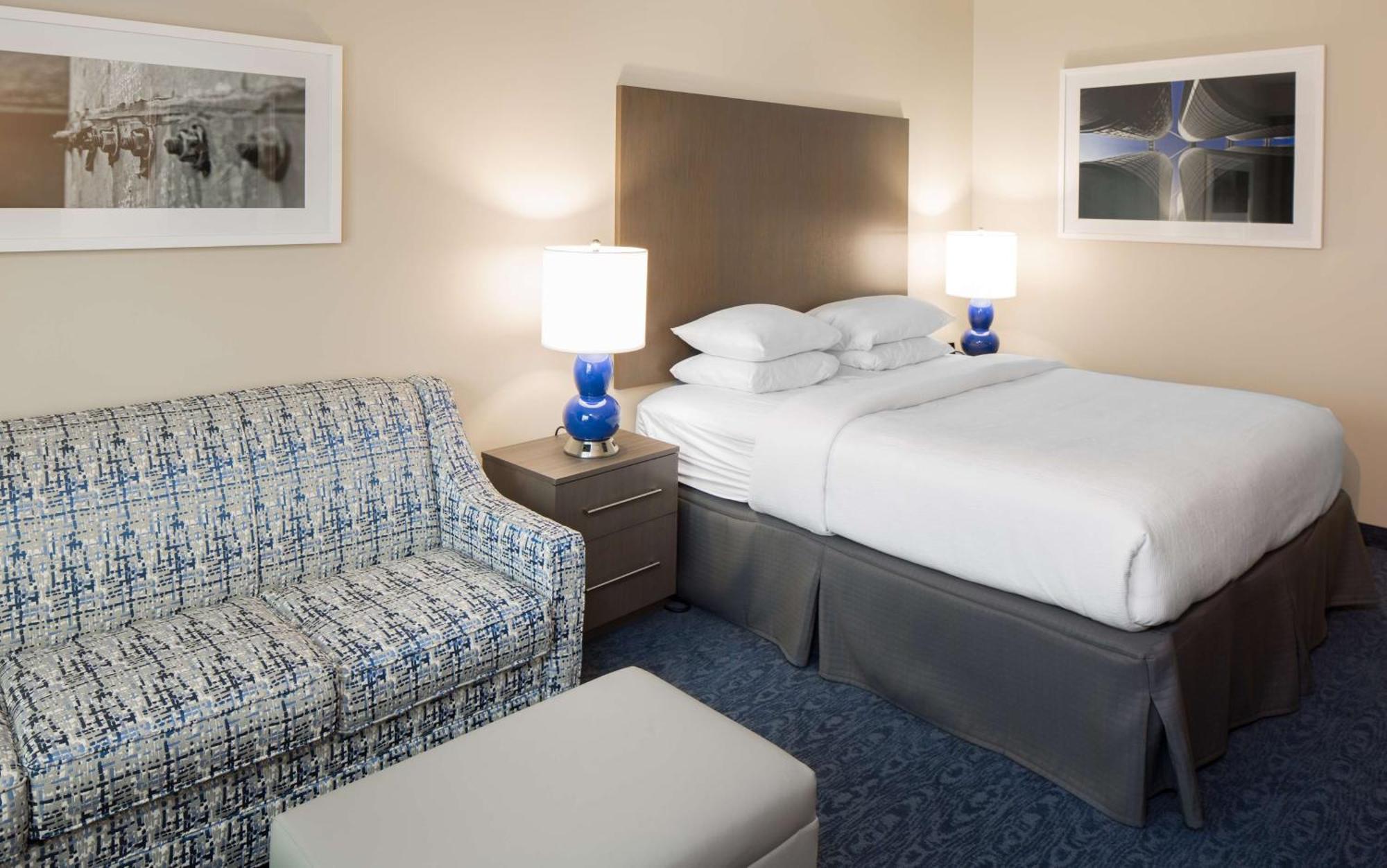 Hotel Renovo Des Moines Urbandale,Tapestry Collection Hilton 외부 사진