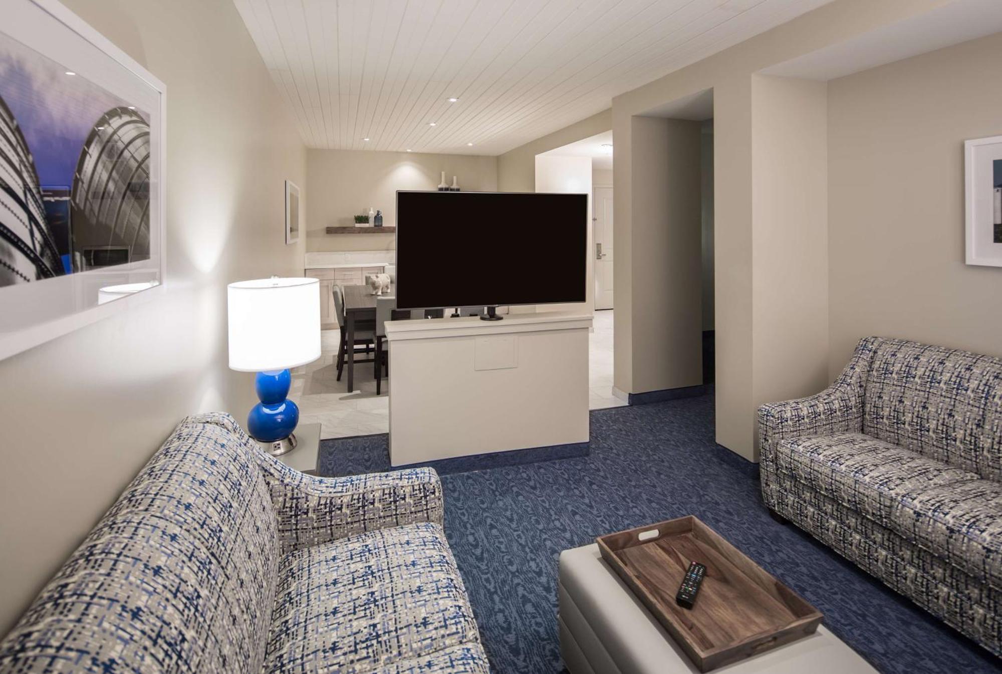 Hotel Renovo Des Moines Urbandale,Tapestry Collection Hilton 외부 사진